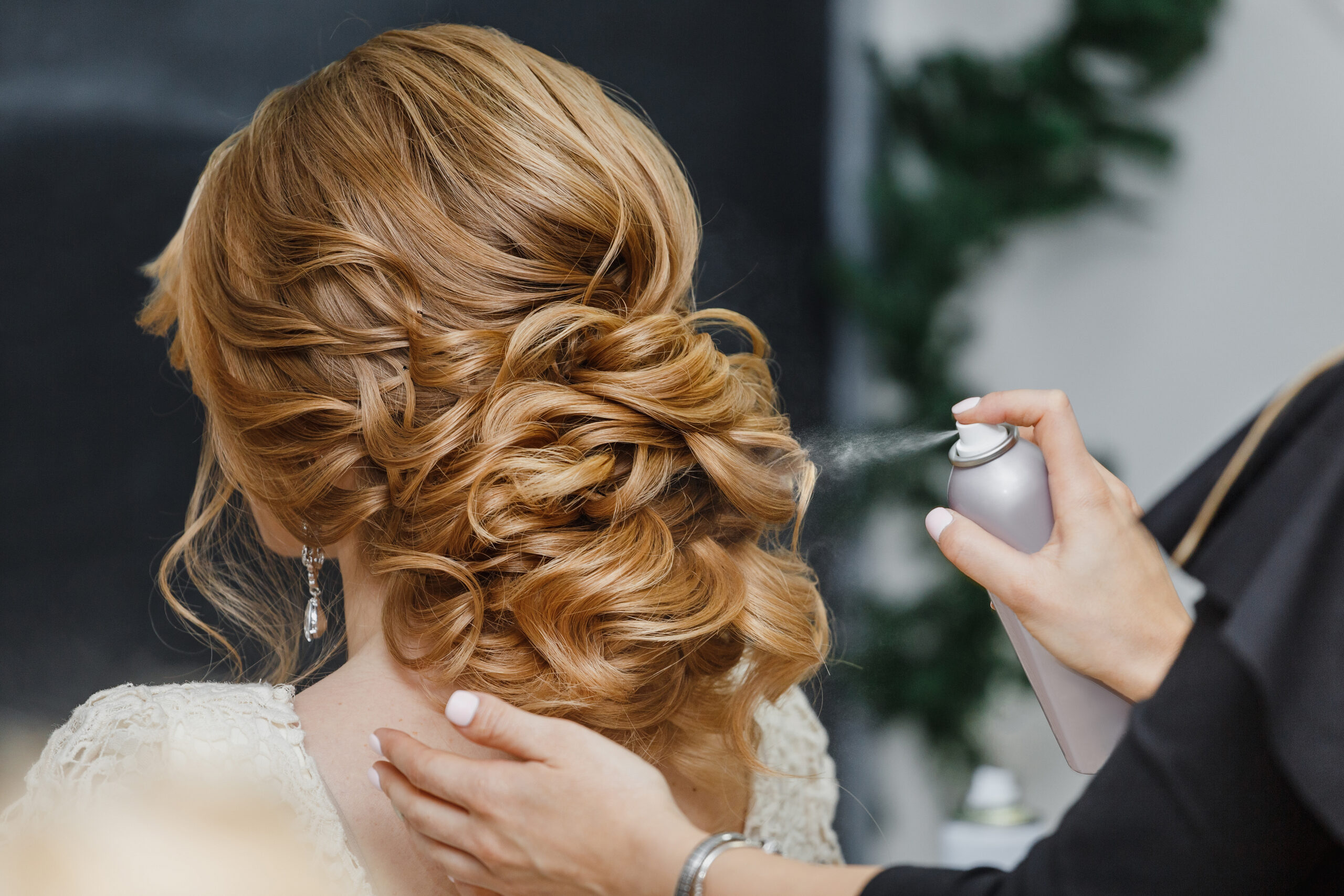Master,Stylist,Makes,The,Bride,Wedding,Hairstyle,Using,Spray,Lacquer
